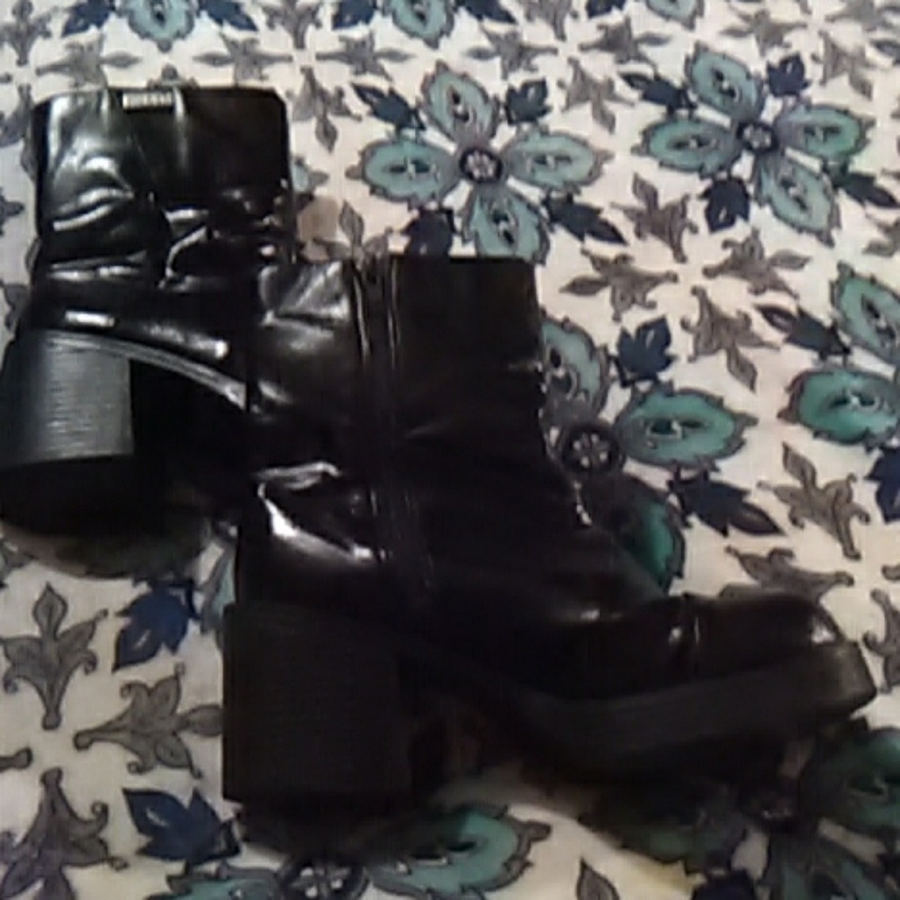 Ladies MUDD boots